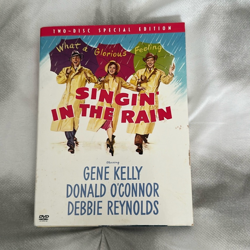 Singin in the rain dvd and cover. DVD #1 is missing. #2 is present. Good cond